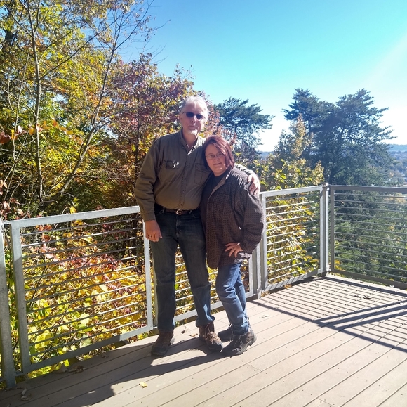 Meet your Posher, Cindy - Picture 2 of 8